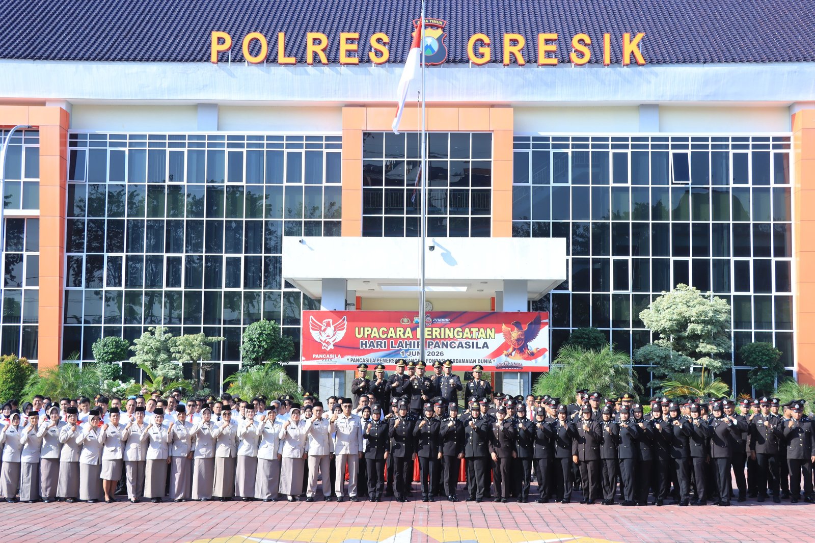 Kapolres Gresik Pimpin Upacara Hari Pancasila 2026.