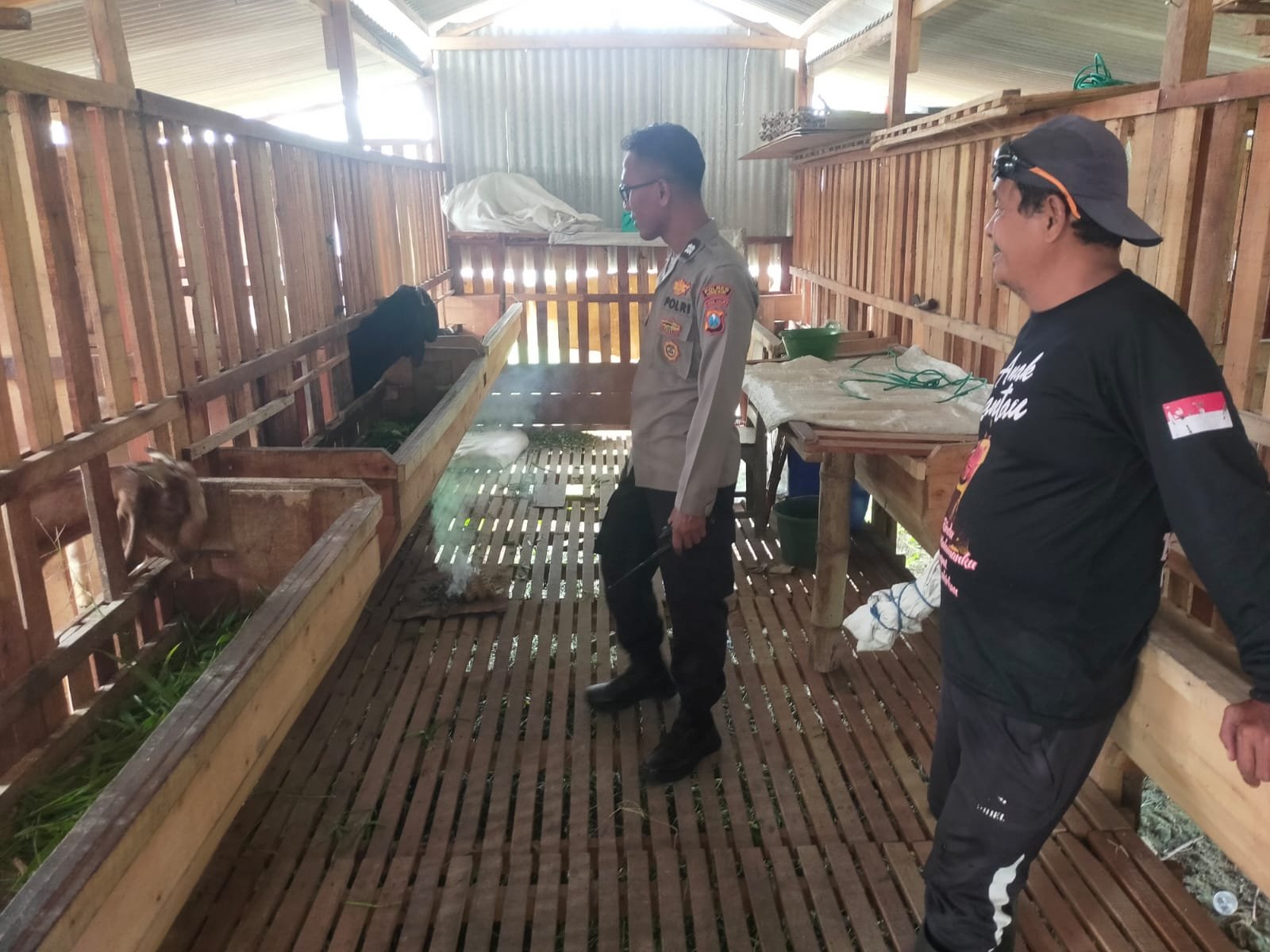 Sambangi Desa Peganden, Kapolsek Manyar Pastikan Produktivitas Sektor Peternakan Aman