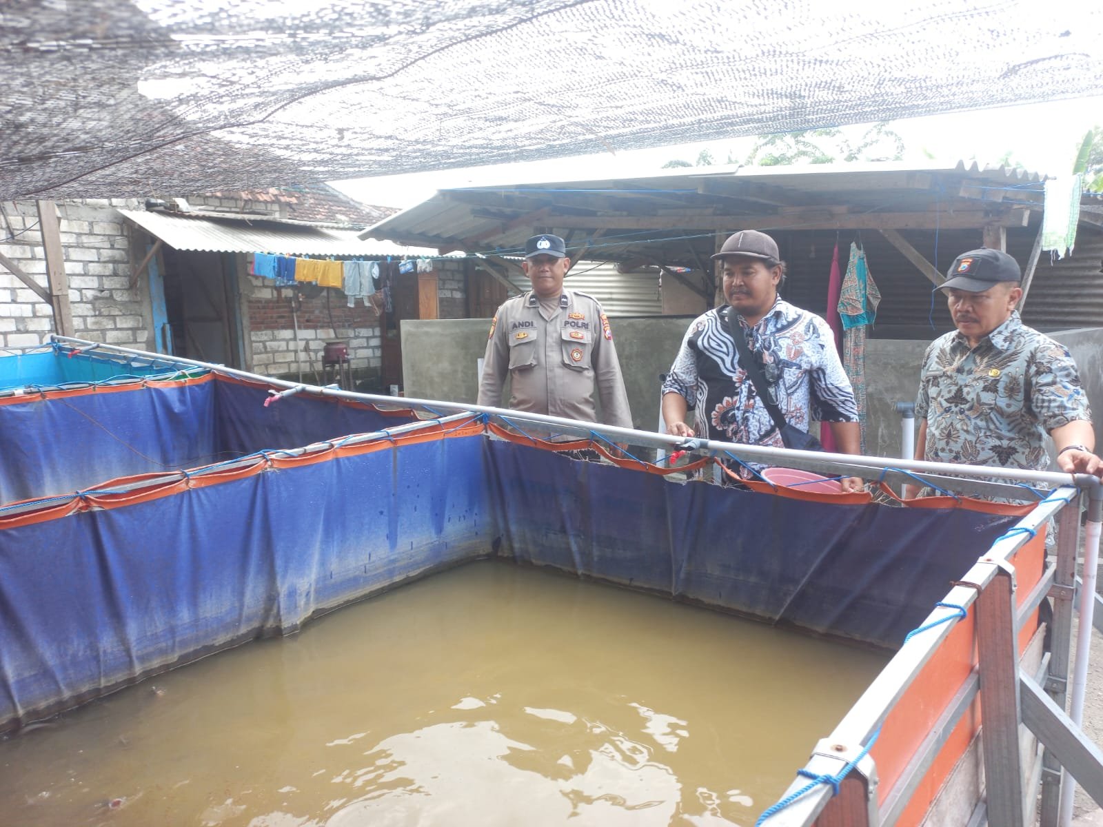 Implementasi Program Asta Cita, Kapolsek Cerme Pimpin Pemantauan Kolam Lele Warga
