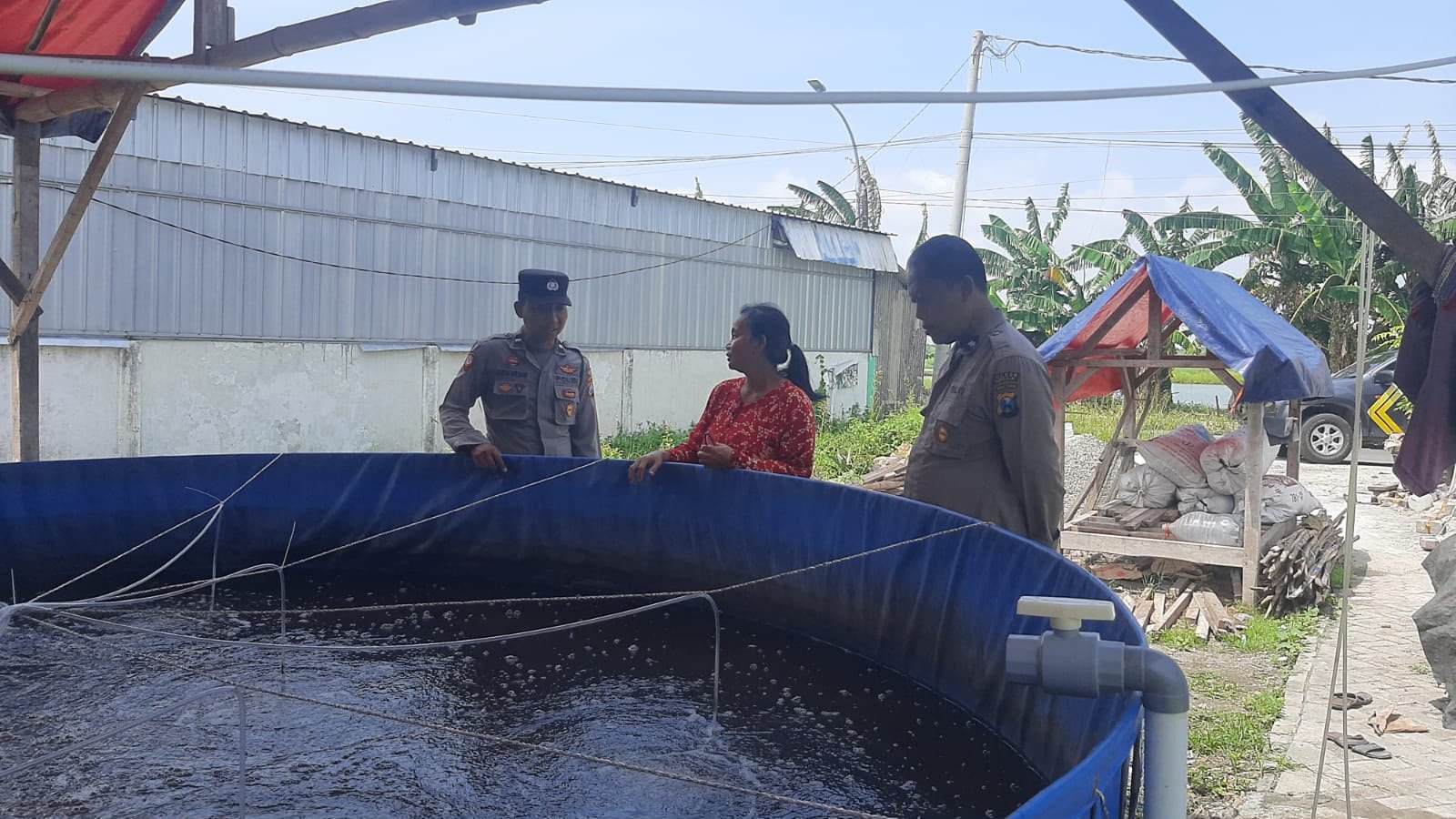 Sinergi Polri dan Masyarakat Kebomas Dorong Kemandirian Pangan Lewat Sektor Perikanan