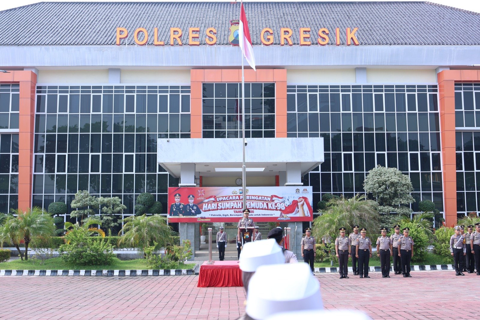 Sumpah Pemuda 2026, Kapolres Gresik Tanamkan Semangat Patriotisme kepada Pelajar Sekolah Rakyat